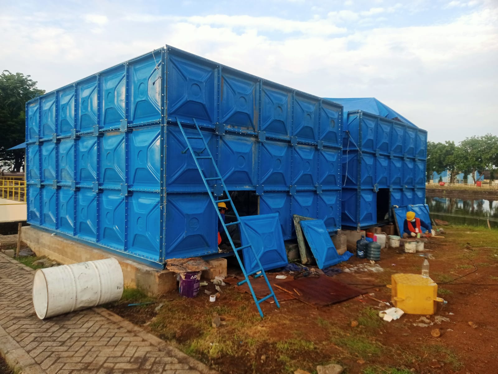 Foto Tangki Panel Fiberglass (3) Foto Tangki Panel Fiberglass (3)